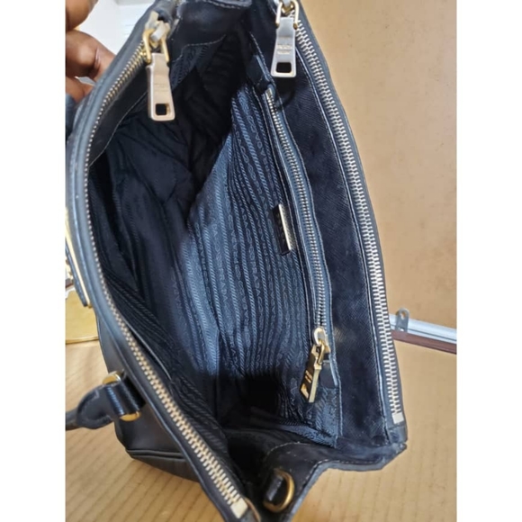 Authentic PRADASaffiano Small Galleria Double Zip Tote Black - Picture 3 of 11